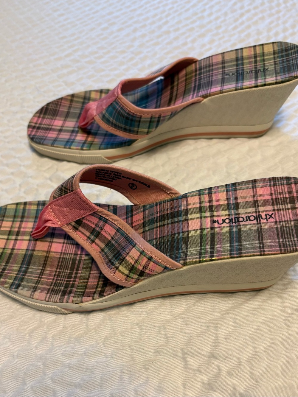 Xhilaration Pink Plaid Wedge Thong Sandals